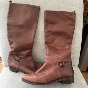 Extremely soft genuine leather boots with a soft interior lining
